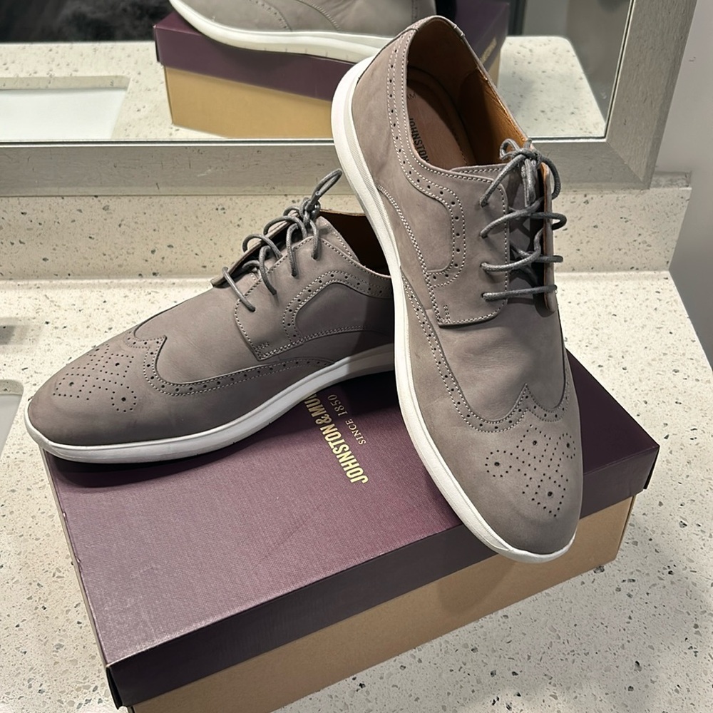 Johnston & Murphy Grey Suede Wingtip Excellent Condition 13M